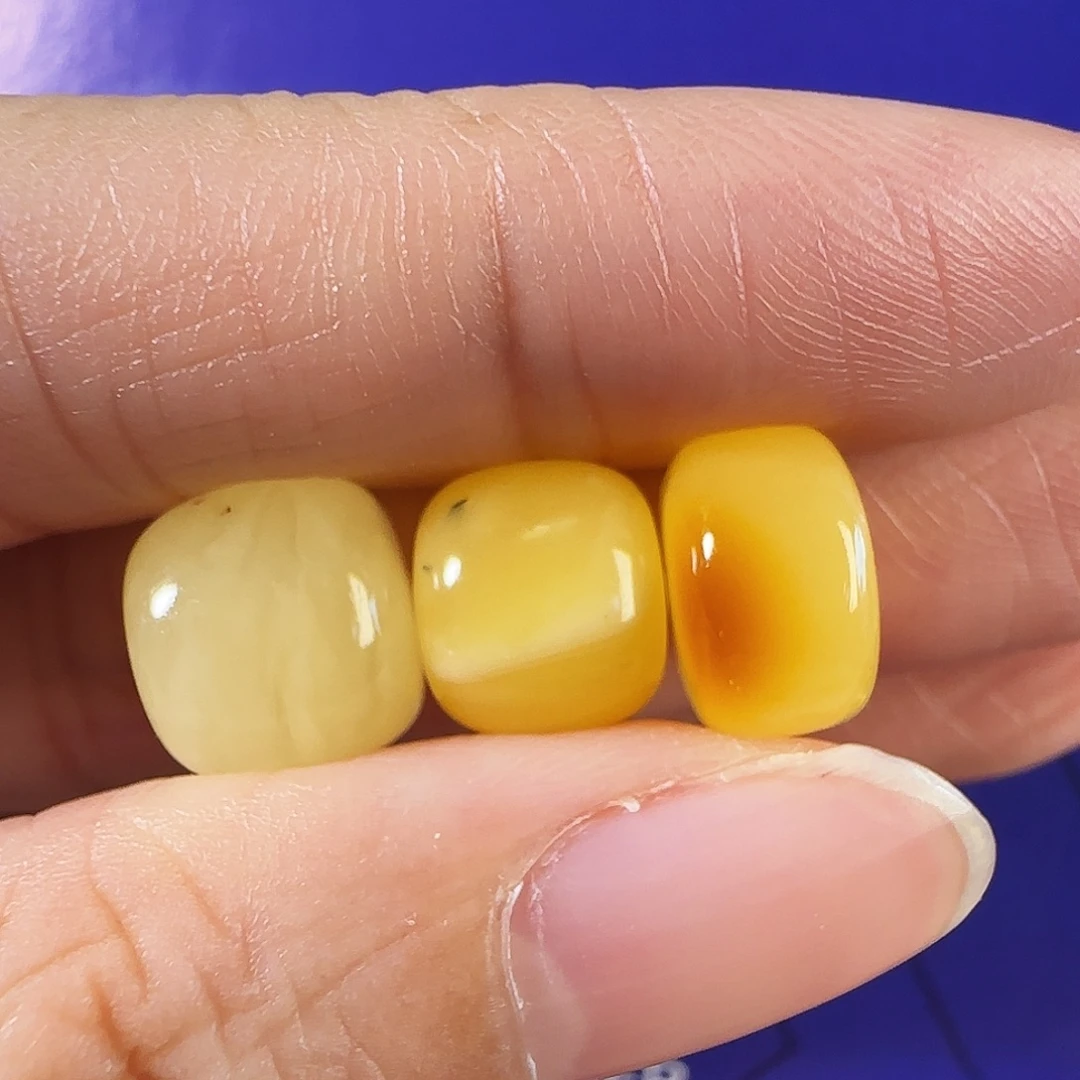 蜜蜡未镶嵌颈饰3颗微瑕单珠