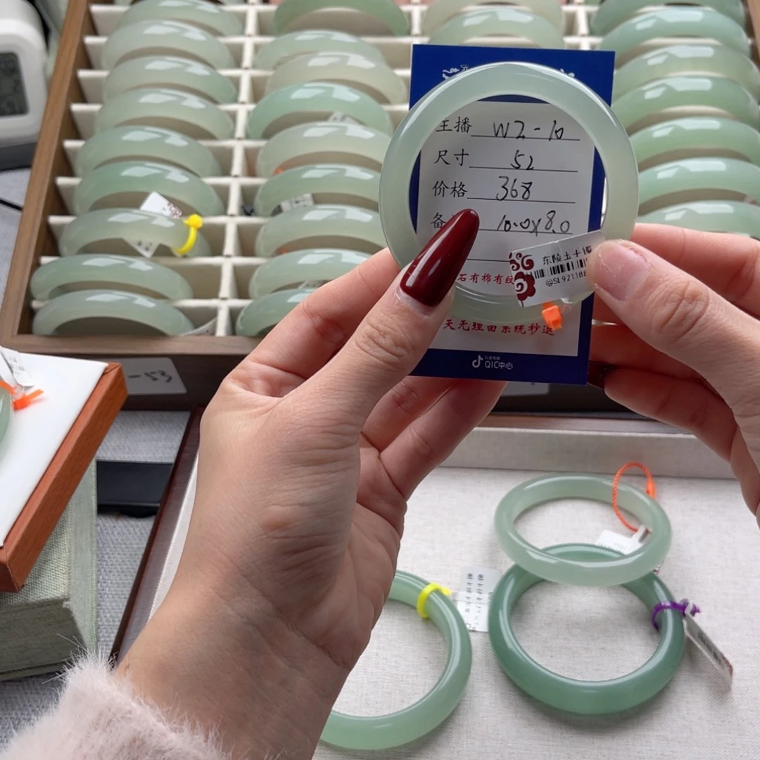 L***y东陵石未镶嵌手镯