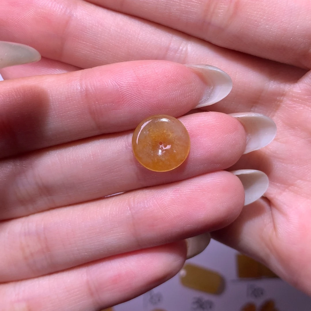 翡翠未镶嵌颈饰平扣