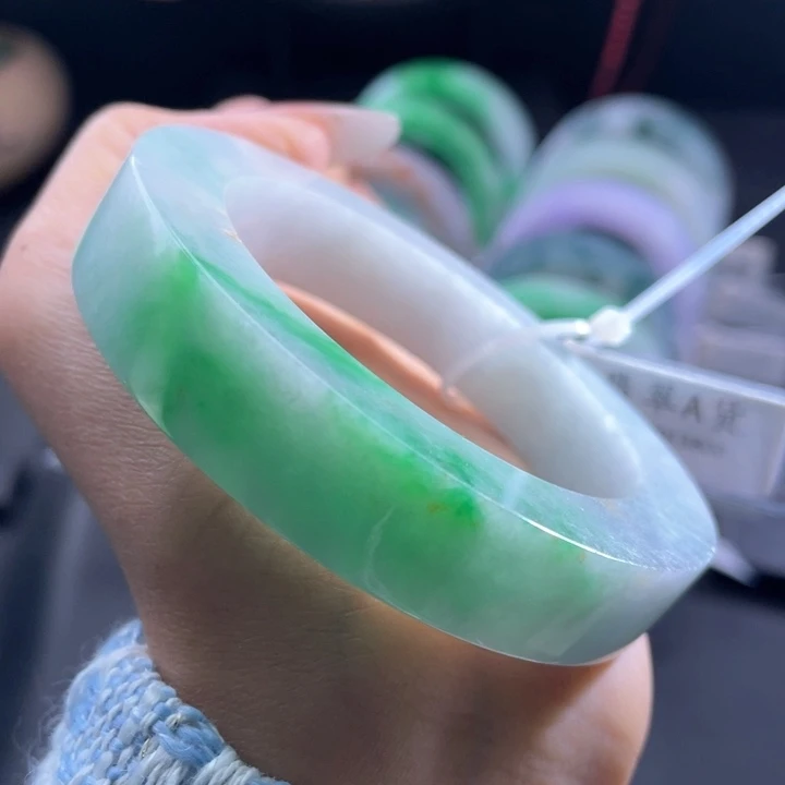 未镶嵌翡翠手镯定制翡翠