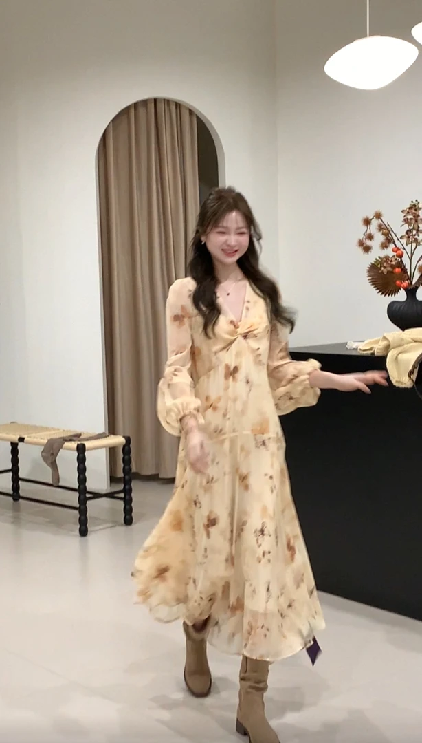 崔与熙|CUIXI【秋风微澜】黄色v领长裙法式秋季时尚
