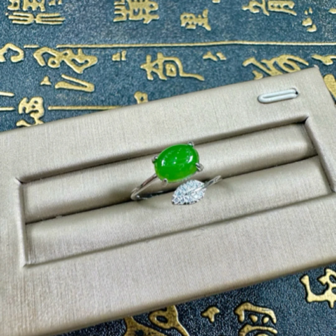 天然俄碧老料｜高色苹果绿时尚戒圈｜无包容