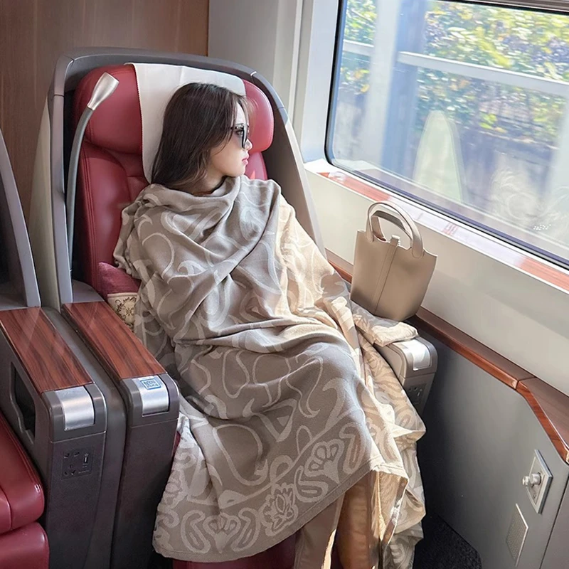 精致女孩空调房披肩飞机航空毯办公室午睡盖毯子午休神器透气加厚
