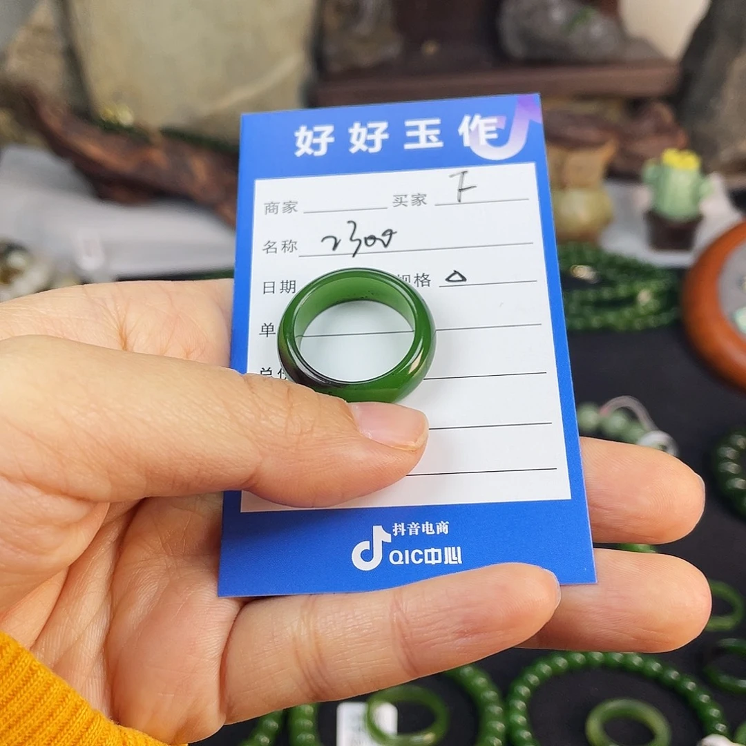 鍂****和田玉未镶嵌颈饰