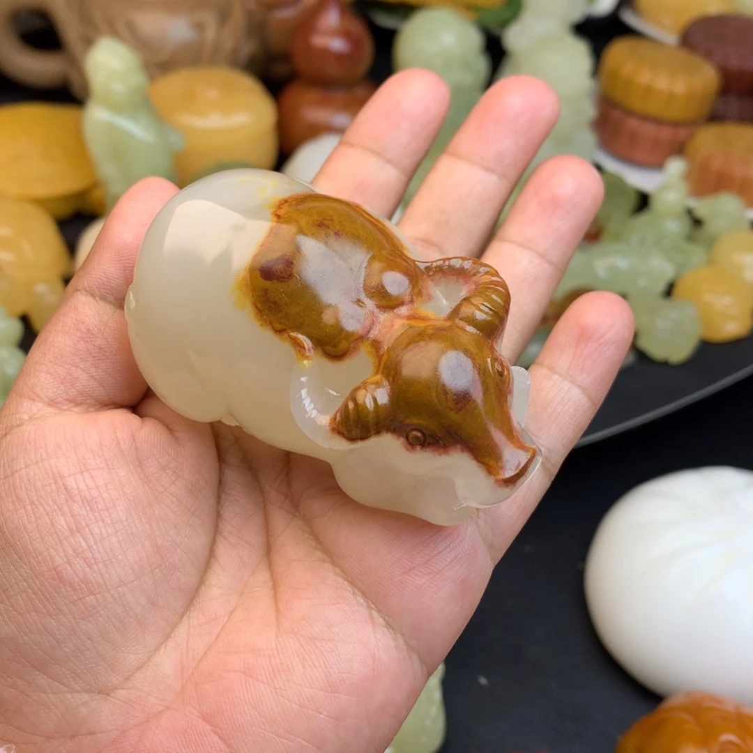 余***鳌石材摆件把件牛牛