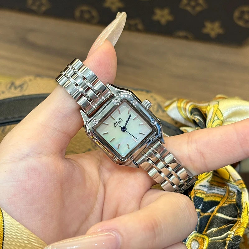 彩贝字面时尚通勤简约坦克小方糖chic女表防水小方表