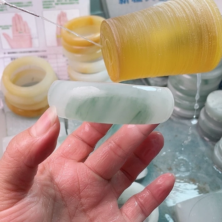 欣***欣定制石英质玉（天山翠）