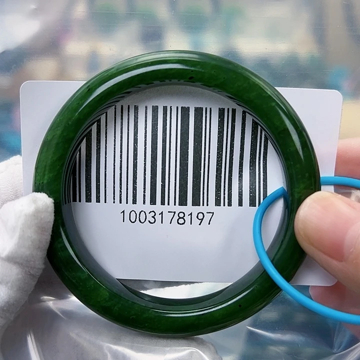 和田玉未镶嵌手镯微瑕53