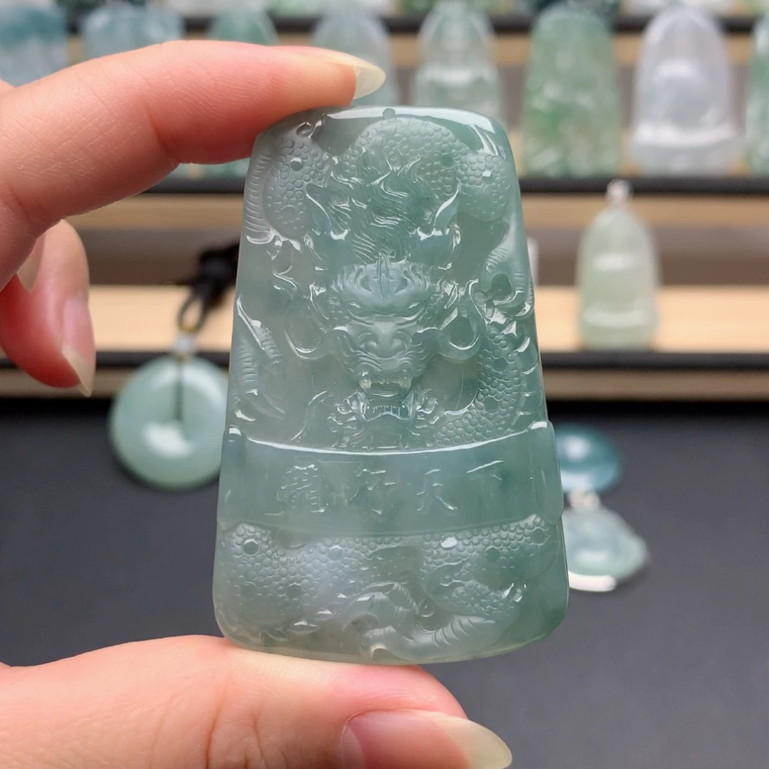 颈饰未镶嵌翡翠龙牌