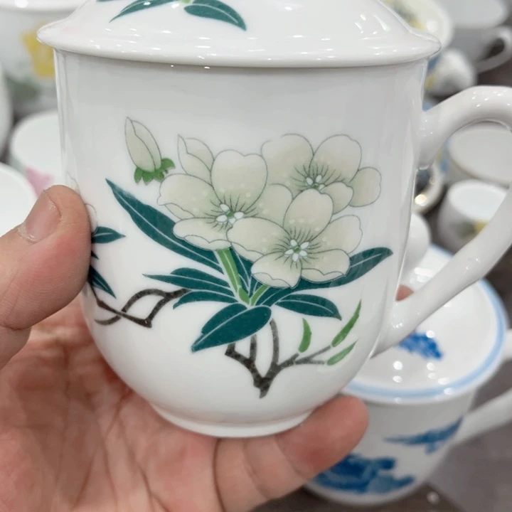 壶老**途釉下五彩的瓷器和瓷器