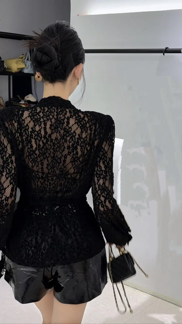 V领绑带蕾丝慵懒风老钱风衬衫显瘦泡泡袖性感时尚气质黑色