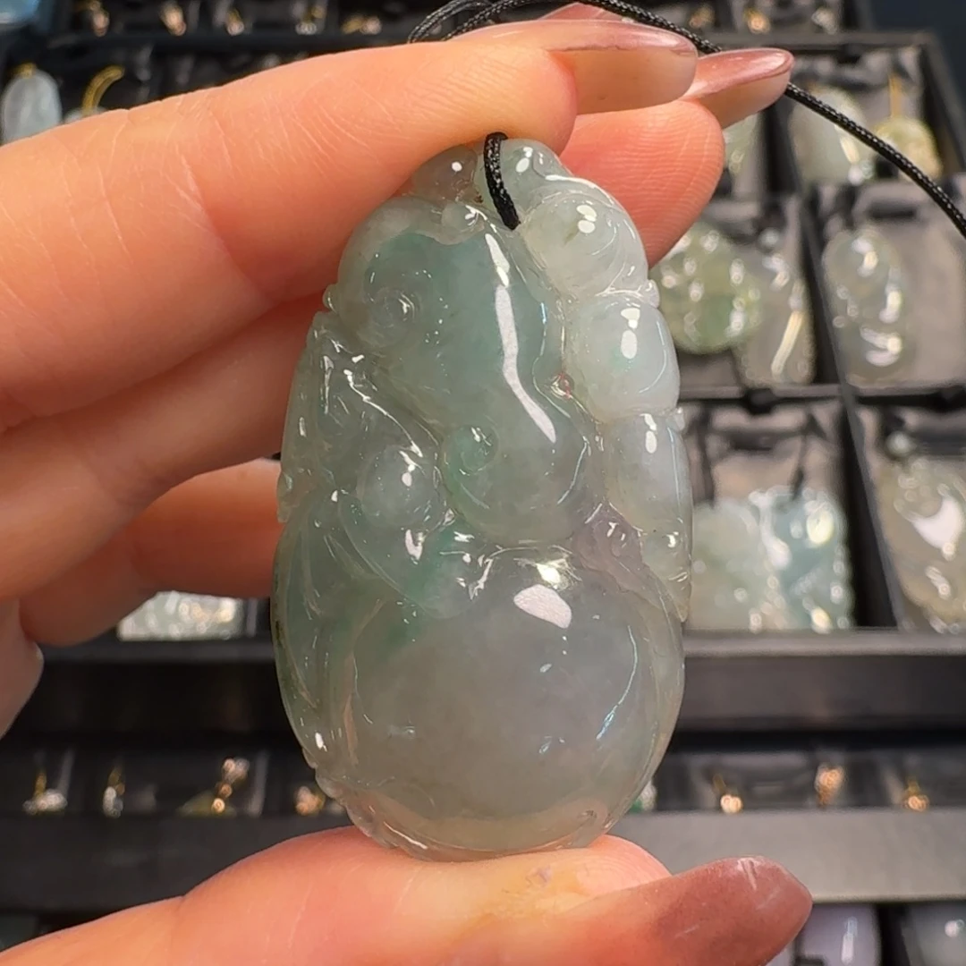 翡翠未镶嵌颈饰如意