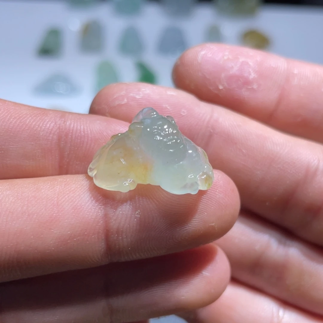 颈饰未镶嵌翡翠冰黄貔貅