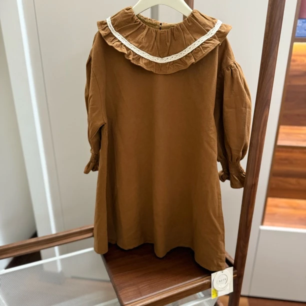 【编号P571】Q69509-13-儿童时尚花边领连衣裙黄咖色-QZYS