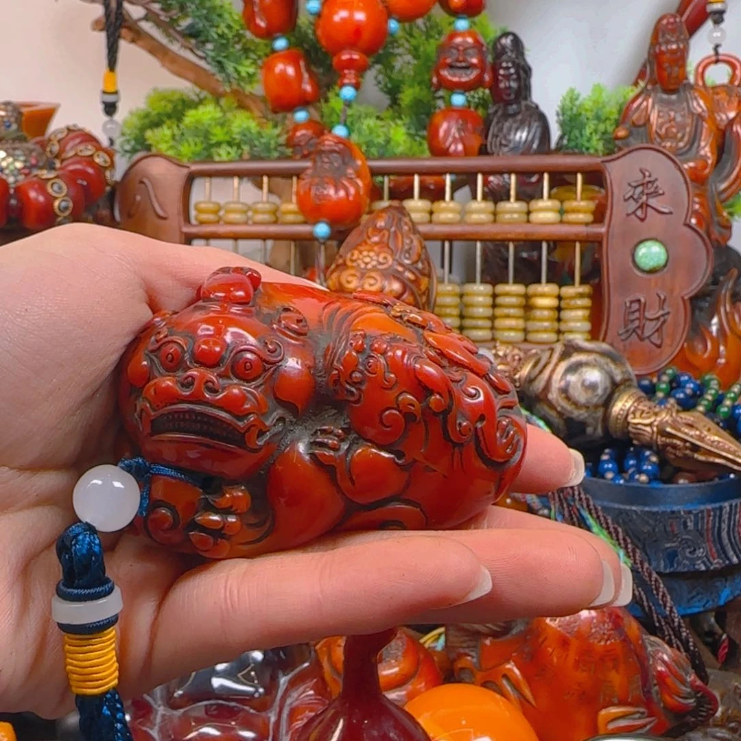 琥珀裸石未镶嵌貔貅