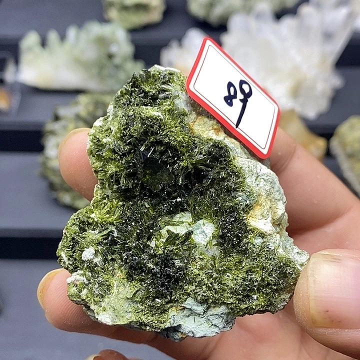 有机玻璃巴基斯坦绿莲石水晶共生89