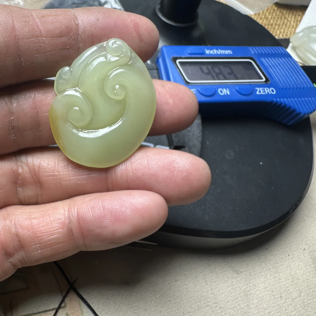 和田玉精雕工艺俏色如意小吊坠喜欢速度去拍