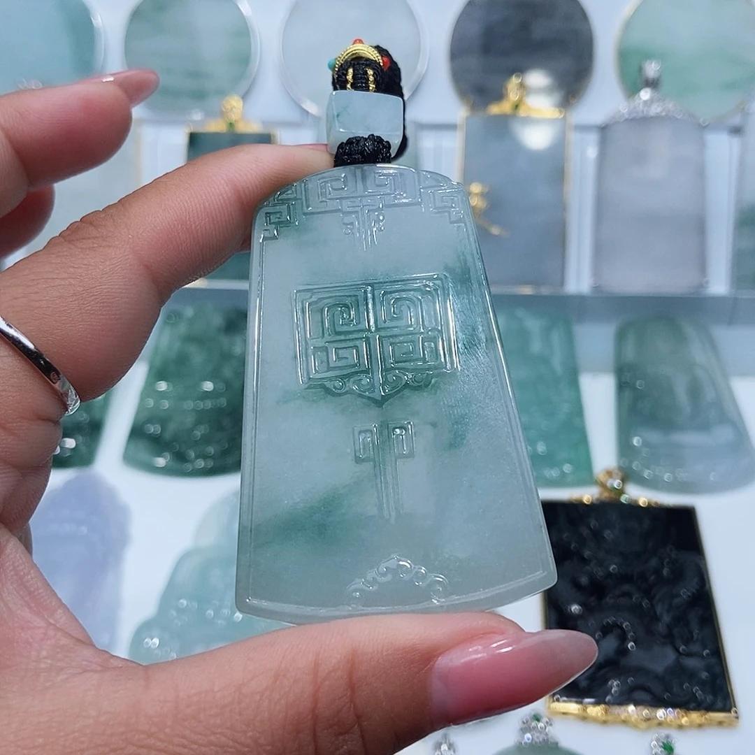 翡翠颈饰未镶嵌麻**儿缅甸