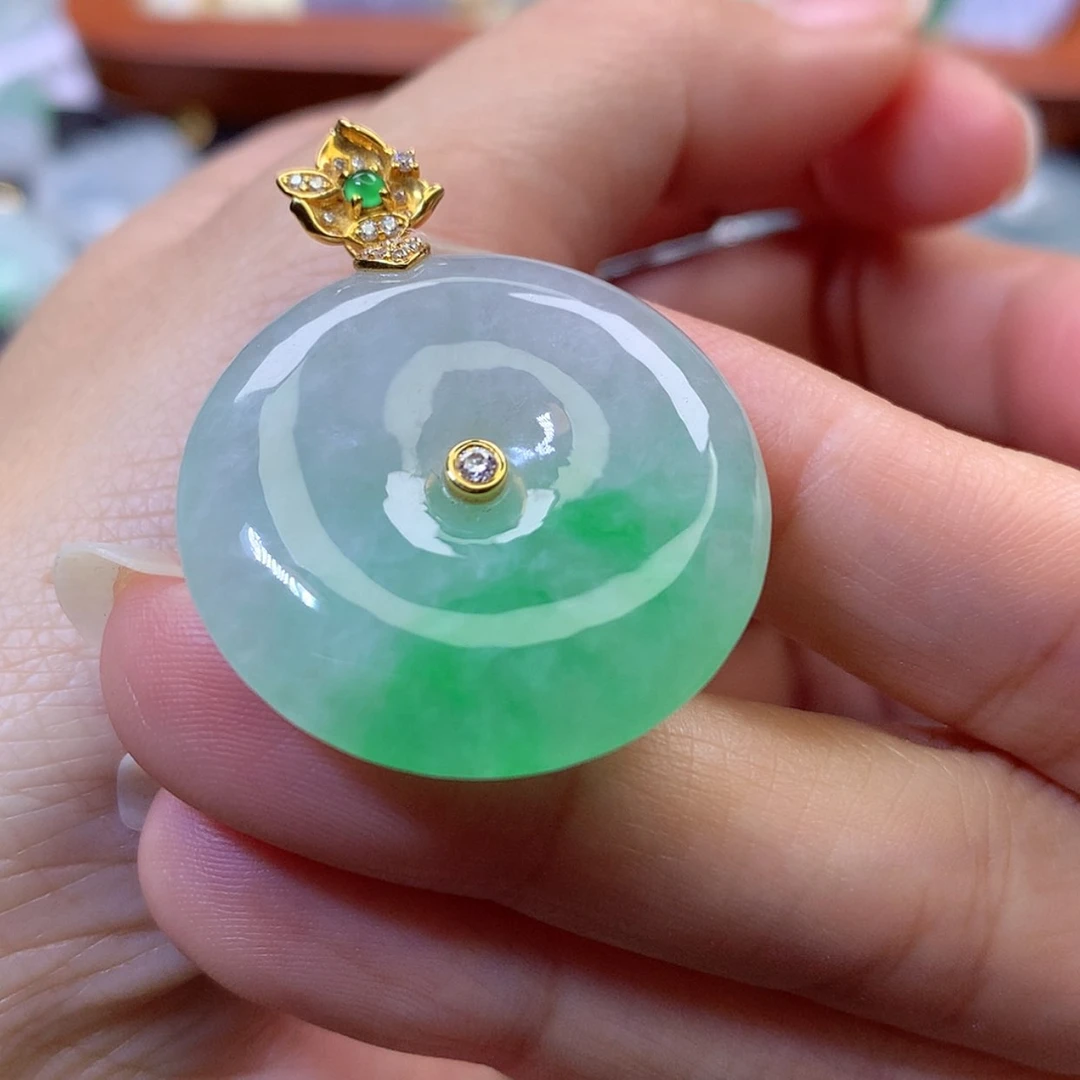 【闪购商品】吊坠(赠链)18K金镶嵌翡翠