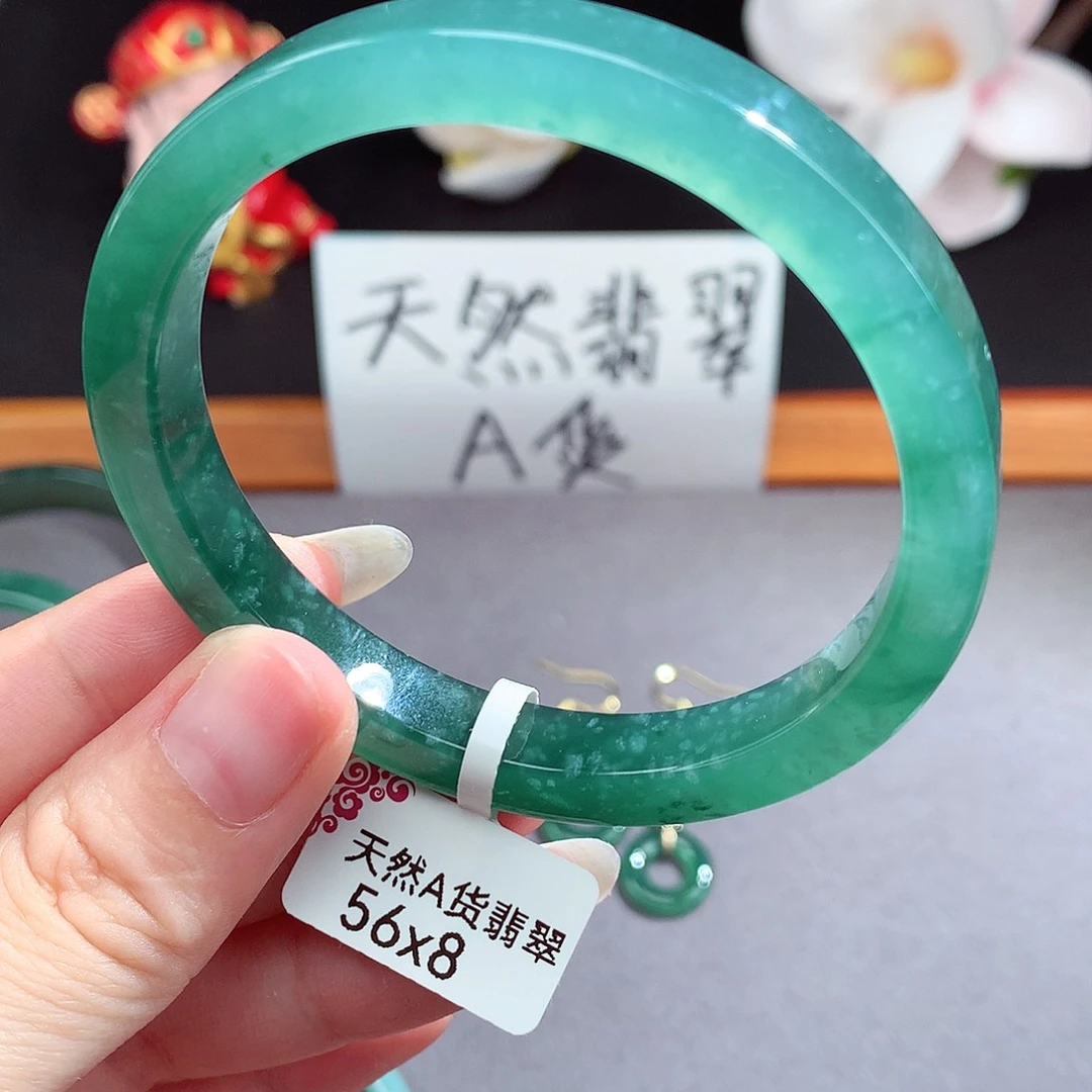 翡翠手镯（圆镯）未镶嵌