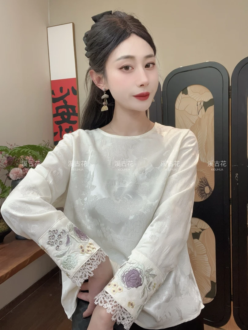 【月光曲】 2025早春圆领刺绣打底上衣女春季气质显瘦长袖
