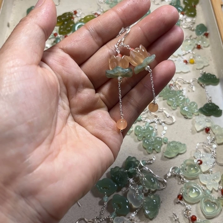 蛇纹石玉合金耳饰