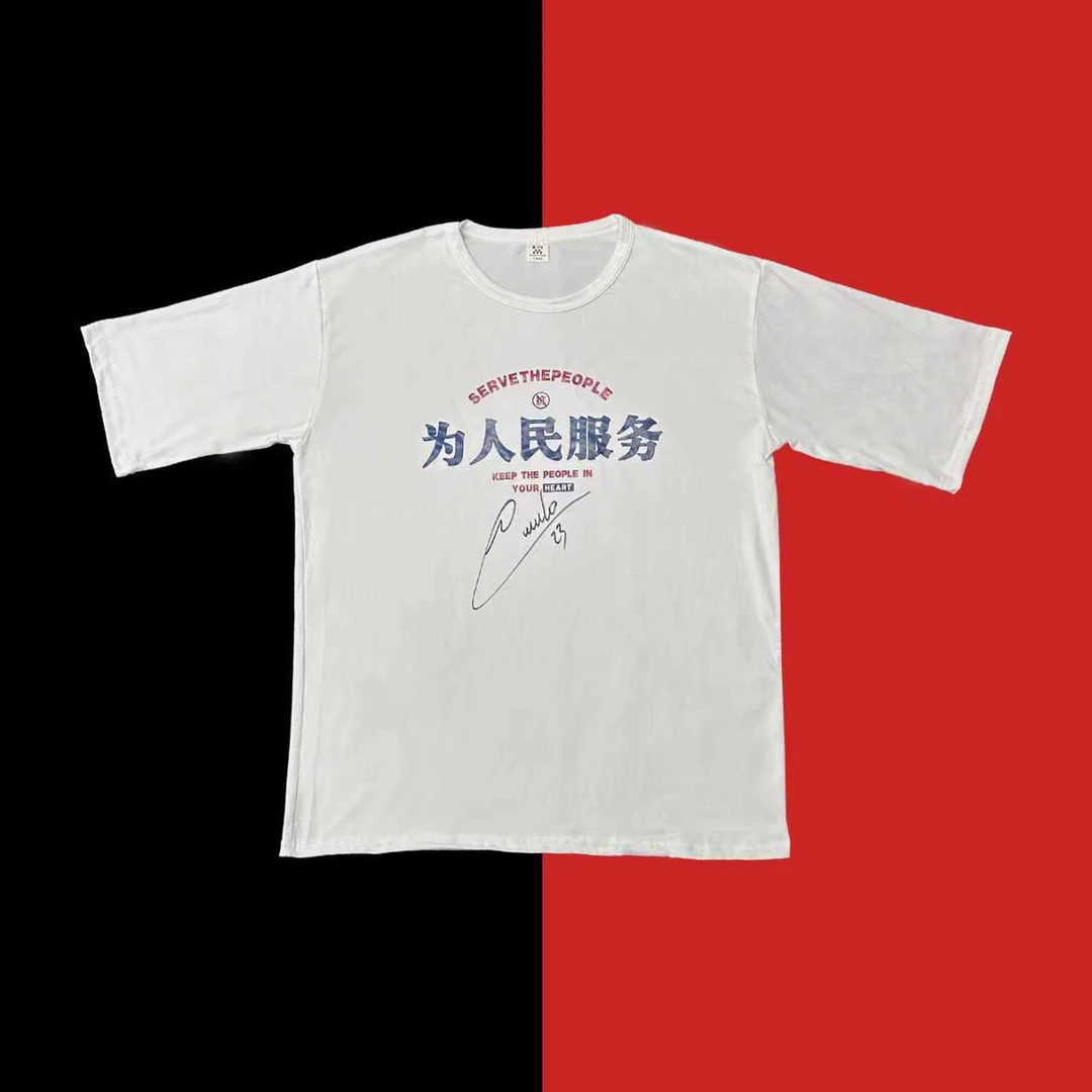 安布罗西尼中国行期间亲穿亲签衣服