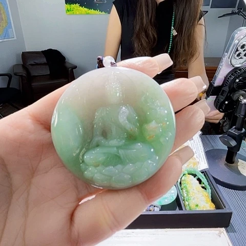 颈饰未镶嵌翡翠一个