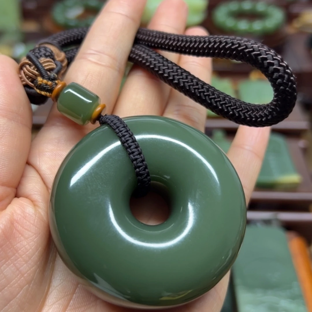 【闪购商品】未镶嵌岫岩老玉（透闪石质玉）把件傲**瑰