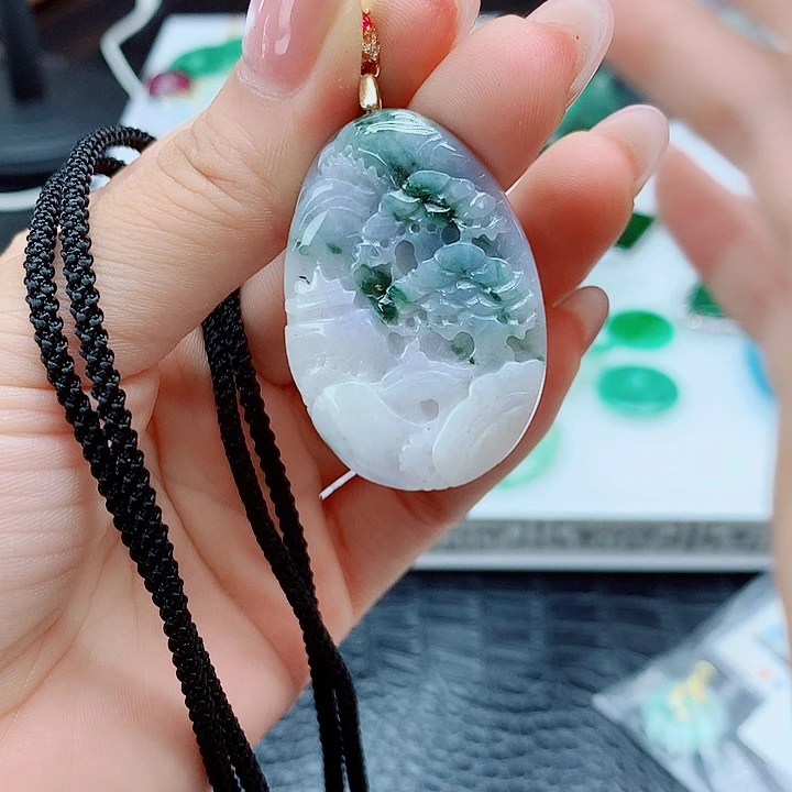 翡翠未镶嵌吊坠(赠链)