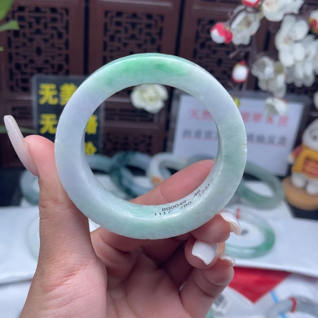 定制翡翠未镶嵌手镯
