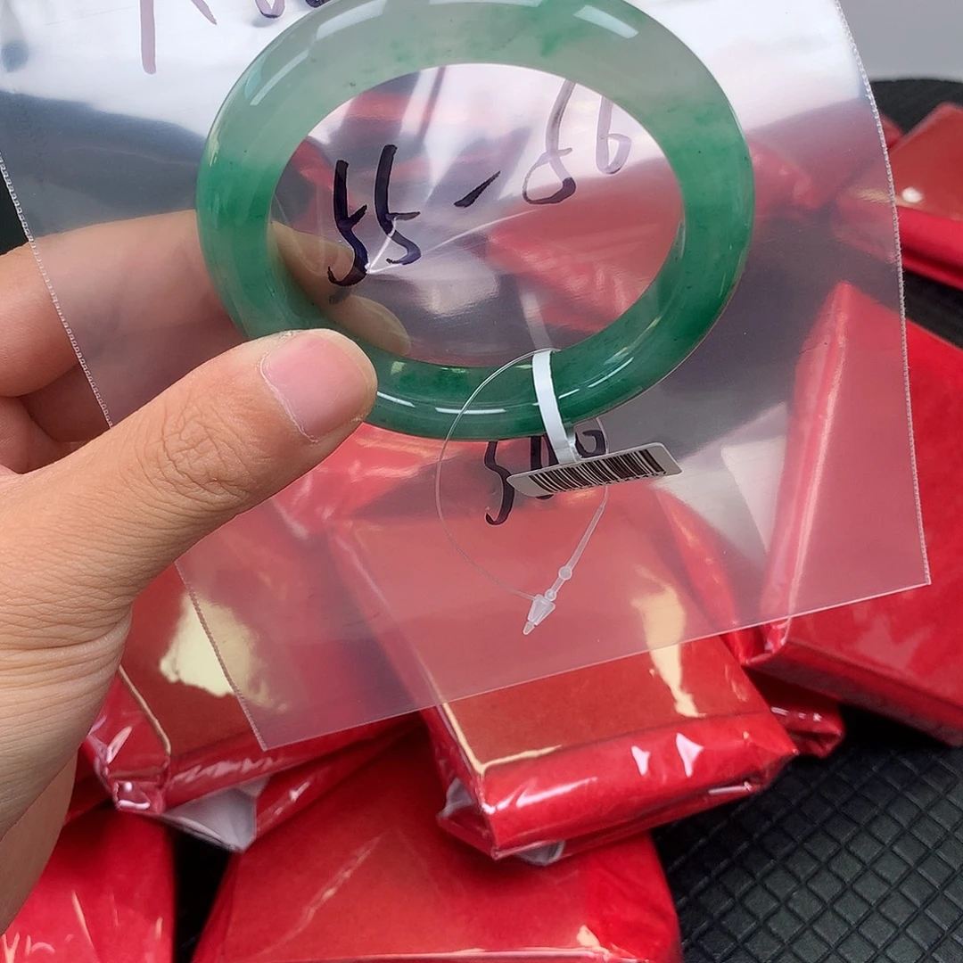 石英质玉（非洲翠）未镶嵌手镯