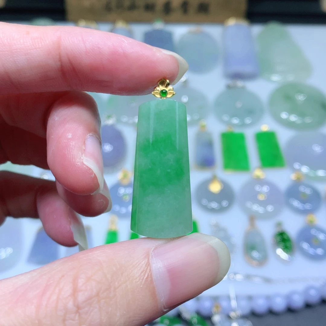 翡翠吊坠(不含链)18K金镶嵌