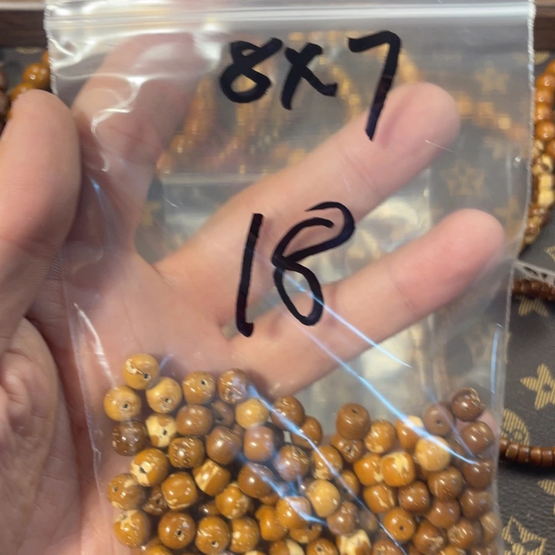 Q***.手串紫金鼠8×7实心散珠18