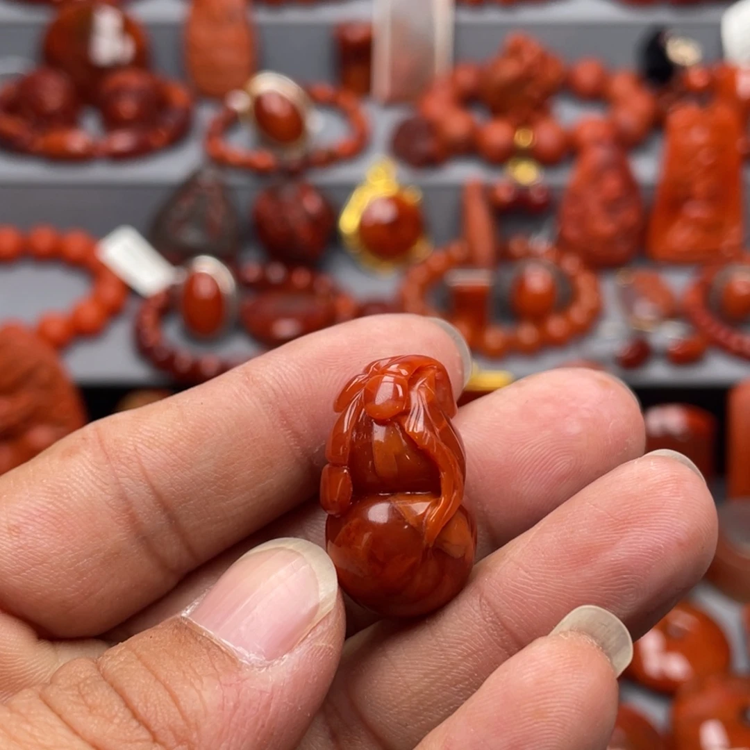 南红玛瑙未镶嵌珠宝奇石吊坠