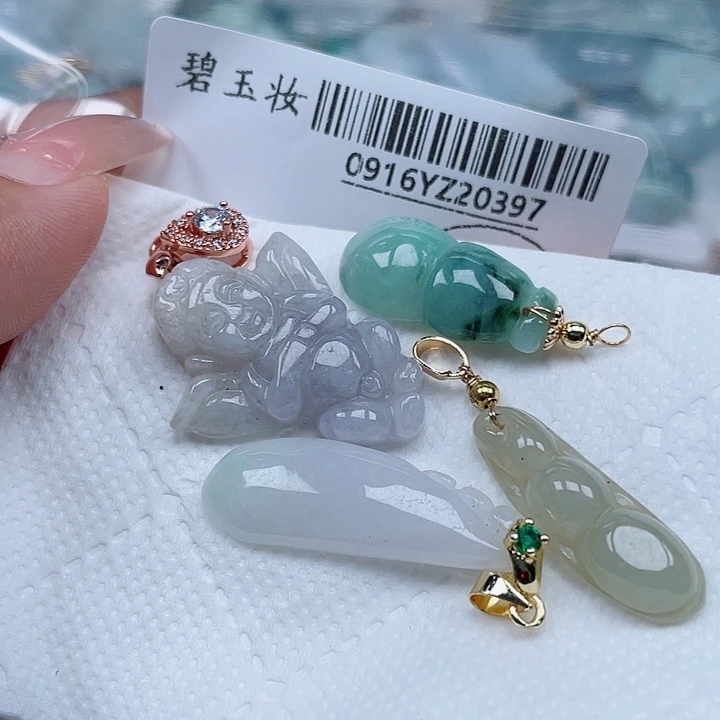 吊坠(不含链)未镶嵌翡翠
