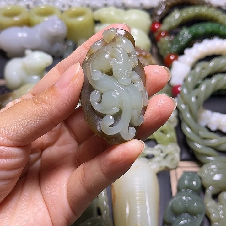 和田玉未镶嵌吊坠(不含链)处***景