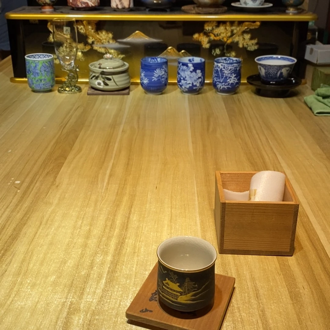 带***人易雅集工艺品有限公司