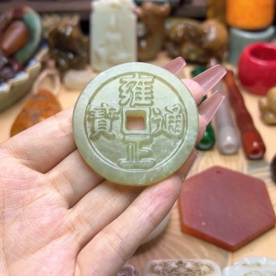 未镶嵌蛇纹石玉颈饰