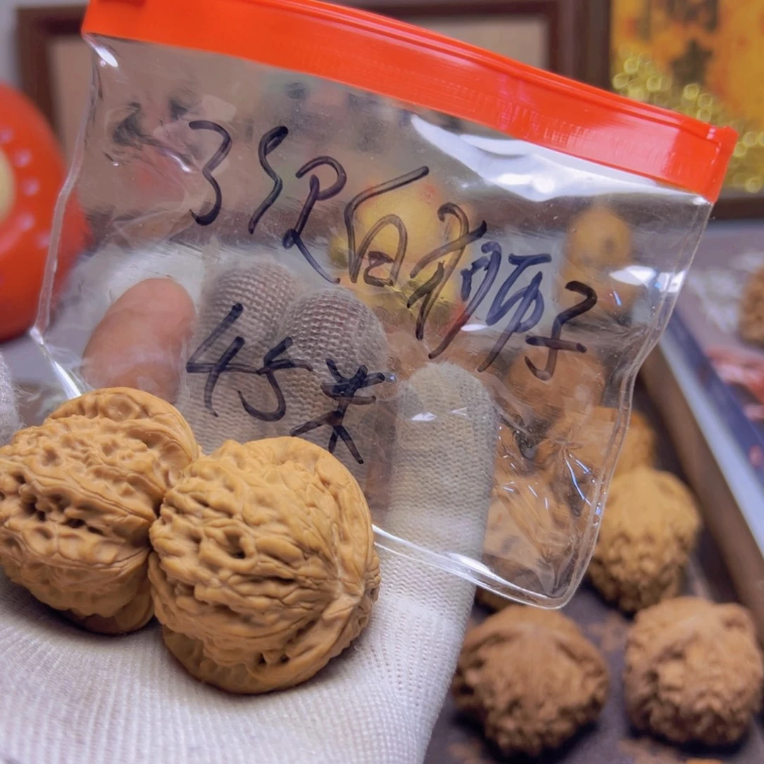 瑞麟文玩核桃白狮子