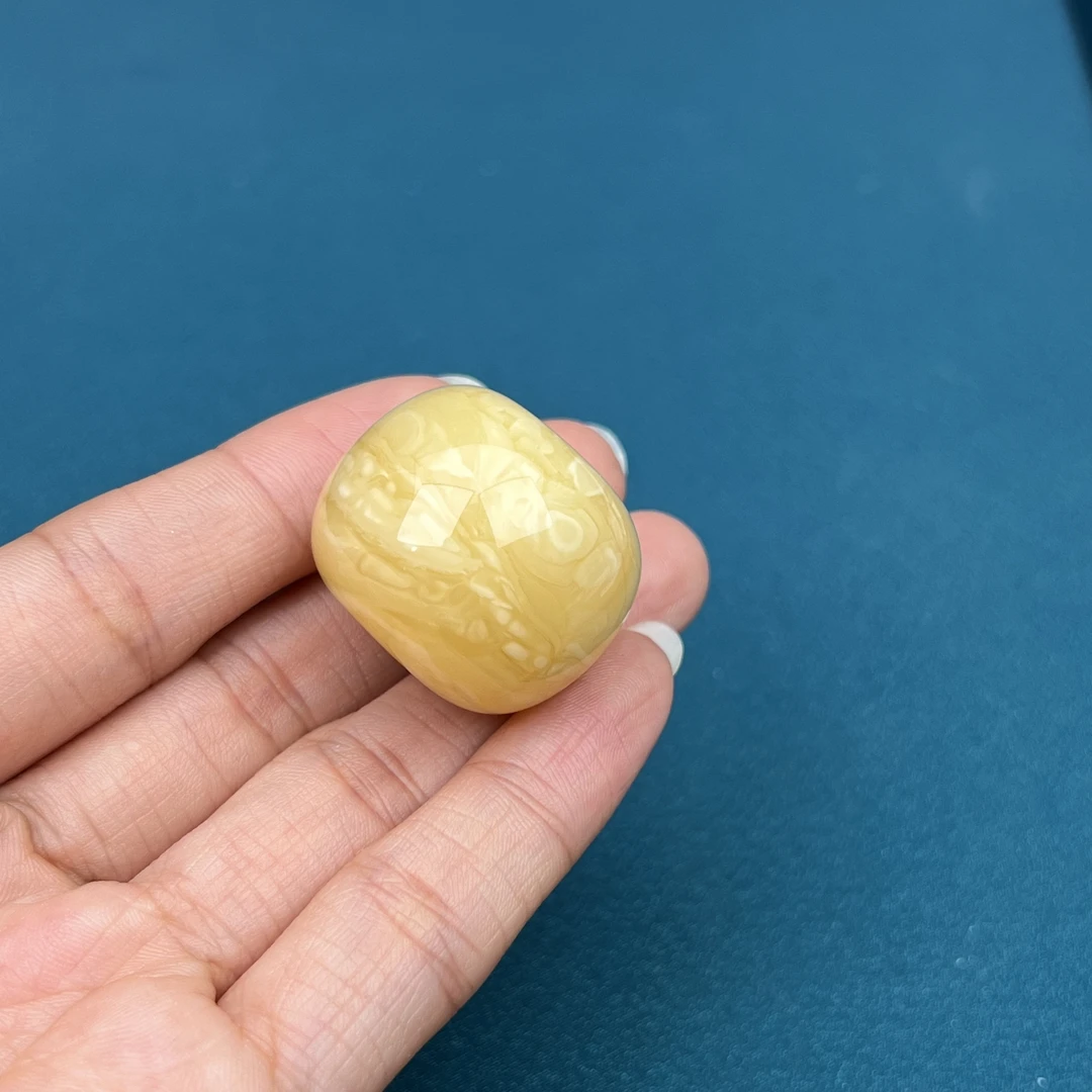 M5532天然原矿蜜蜡 鸡油黄墩子 28*23mm 抖音基地质检发货