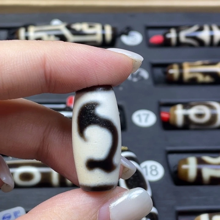 郑***！玛瑙/玉髓未镶嵌颈饰