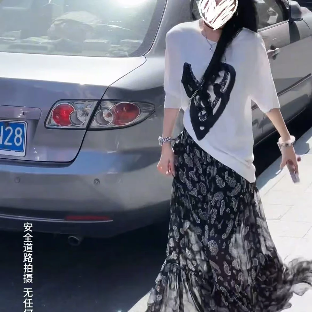 爱心涂鸦印花宽松短袖T恤2025夏季新款时尚百搭碎花半身裙两件套