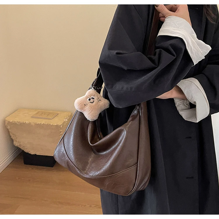 单根韩版饺子包做旧车缝线斜挎包学生欧若智性风