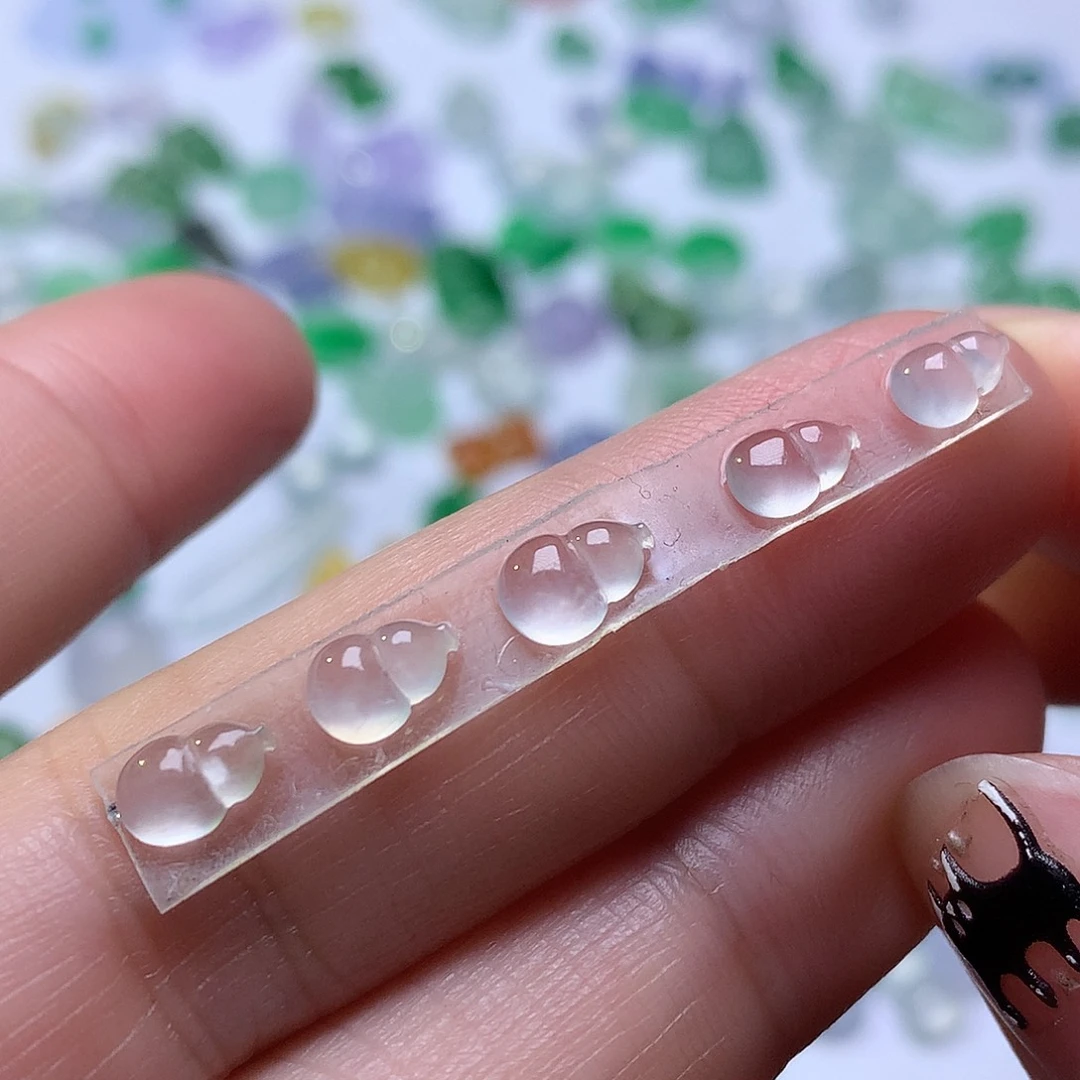 翡翠未镶嵌颈饰葫芦