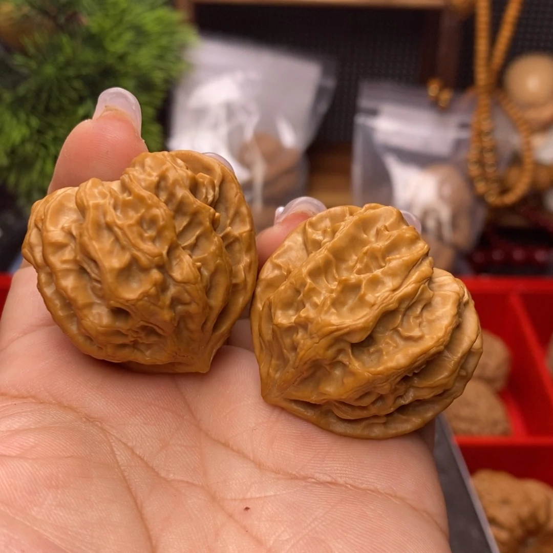 文玩核桃吊坠醉八仙。全品。 边38。