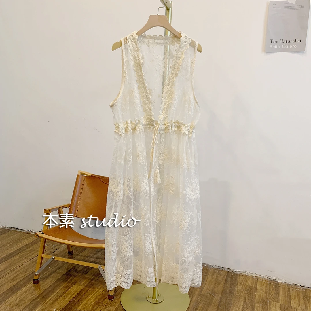 C3488刺绣蕾丝腰部抽绳V领背心裙