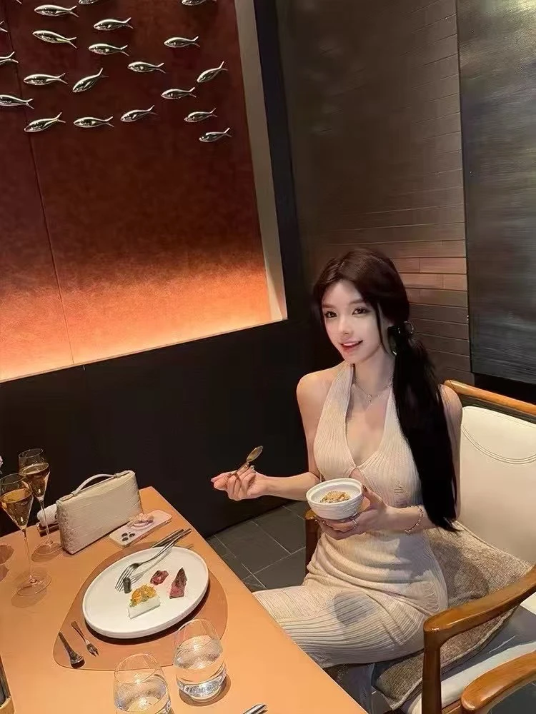 小香风休闲夏季见外包装长裙连衣裙针织挂脖式时尚U型领修身