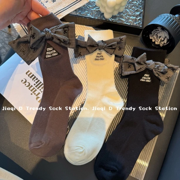 25春夏新款个性袜子女中筒蝴蝶结堆堆袜字母刺绣高级感百搭潮袜女