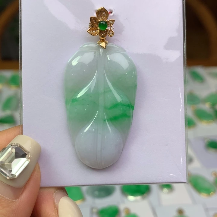 翡翠18K金镶嵌颈饰